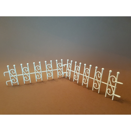 2 PIECES OF METAL FENCE - WHITE 